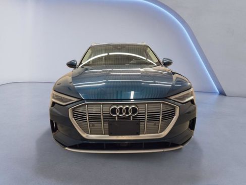 Used 2019 Audi e-tron Prestige w/ Prestige Package image 2