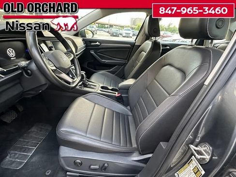 Used 2024 Volkswagen Jetta SE FWD image 9