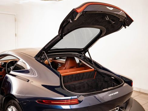 Used 2020 Aston Martin V8 Vantage Coupe image 25