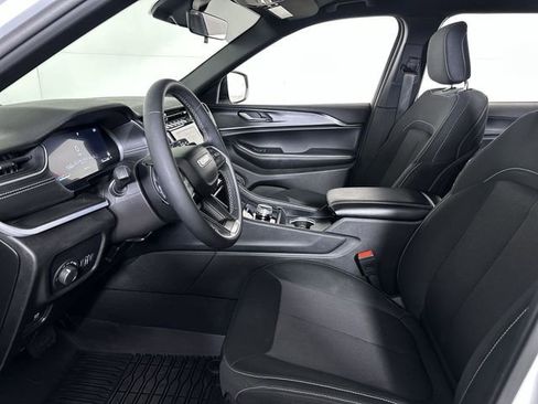 Used 2025 Jeep Grand Cherokee L Laredo RWD image 20
