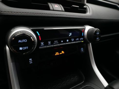 Used 2025 Toyota RAV4 XLE AWD/4WD image 20
