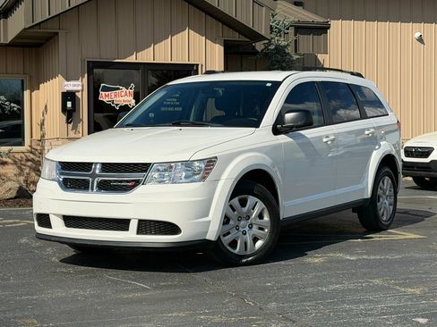 Used 2020 Dodge Journey SE FWD image 2