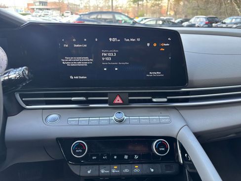 Used 2025 Hyundai Elantra SEL image 20