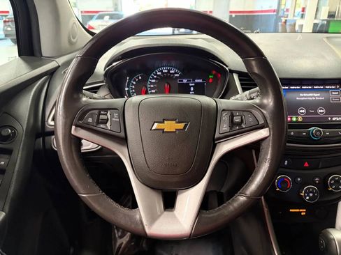 Used 2020 Chevrolet Trax LT w/ LT Convenience Package image 34