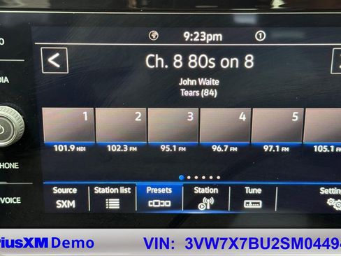 Used 2025 Volkswagen Jetta SE FWD image 27