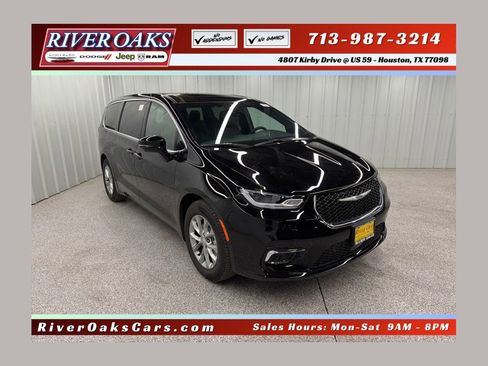 New 2026 Chrysler Pacifica Limited image 1