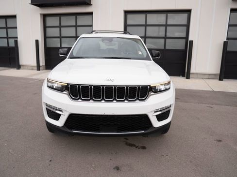 Used 2023 Jeep Grand Cherokee Limited AWD/4WD image 2