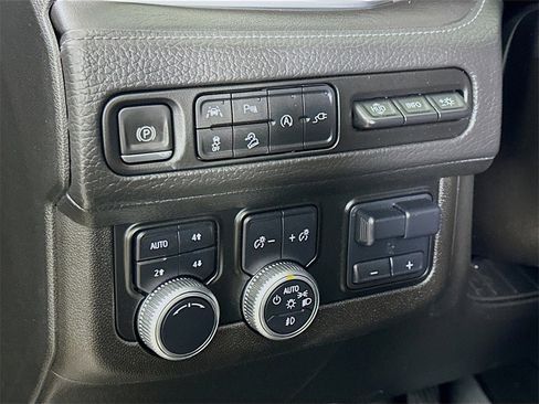 Used 2021 GMC Yukon Denali w/ Denali Premium Package image 22