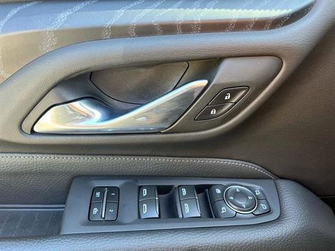 Used 2023 GMC Yukon XL Denali image 11
