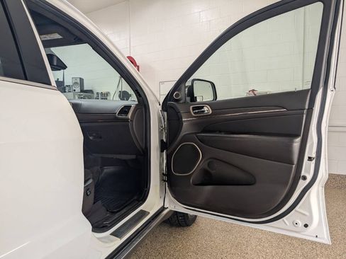Used 2014 Jeep Grand Cherokee Summit AWD/4WD image 18