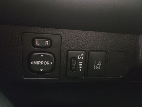 Used 2018 Toyota RAV4 XLE AWD/4WD image 24