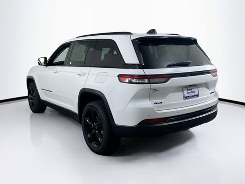 Used 2023 Jeep Grand Cherokee Limited w/ Black Appearance Package image 7