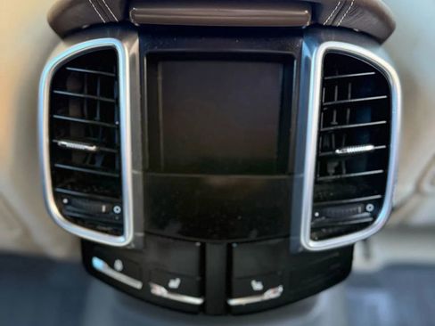 Used 2012 Porsche Cayenne Turbo image 23