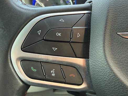 Used 2017 Chrysler Pacifica Touring-L w/ Tire & Wheel Group image 14