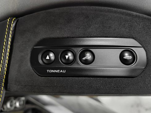 Used 2015 McLaren 650S Spider image 27