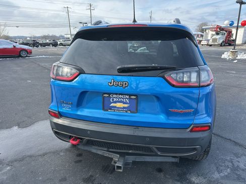 Used 2019 Jeep Cherokee Trailhawk image 4