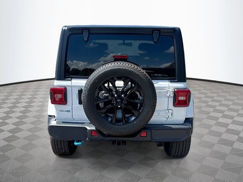 Used 2023 Jeep Wrangler Unlimited Sahara w/ Cold Weather Group AWD/4WD image 7