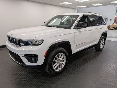 Used 2024 Jeep Grand Cherokee Laredo X image 1