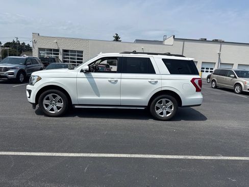 Used 2020 Ford Expedition XLT w/ Equipment Group 202A AWD/4WD image 3