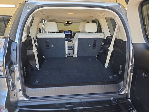 Used 2023 Lexus GX 460 Premium w/ Accessory Package AWD/4WD image 16