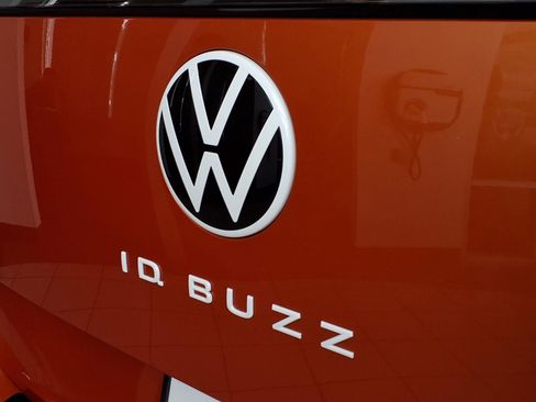 New 2025 Volkswagen ID. Buzz Pro S Plus AWD/4WD image 8