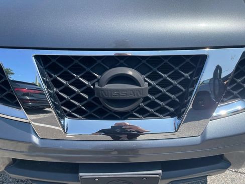 Used 2016 Nissan Frontier SV w/ SV Value Truck Package AWD/4WD image 17