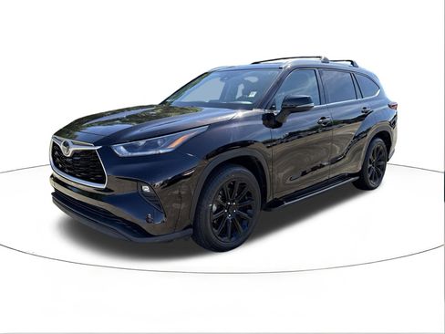 Used 2021 Toyota Highlander XLE FWD image 7