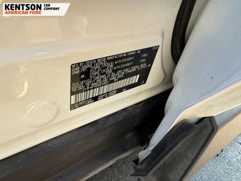 Used 2025 Toyota RAV4 XLE image 37