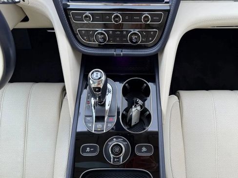 Used 2021 Bentley Bentayga w/ First Edition Specification image 18