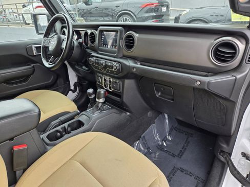 Certified 2022 Jeep Gladiator Sport image 29