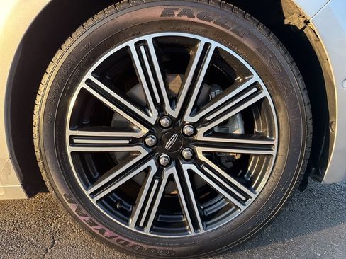 Used 2017 Lincoln Continental Reserve w/ Technology Package image 9