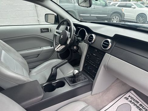 Used 2006 Ford Mustang Coupe RWD image 21