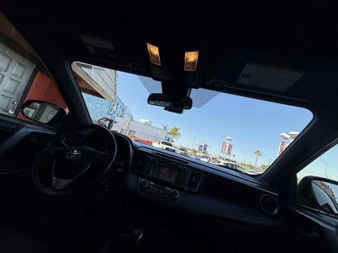 Used 2018 Toyota RAV4 SE w/ All Weather Liner Package FWD image 74