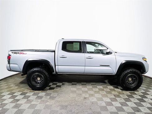 Used 2018 Toyota Tacoma TRD Off-Road image 9