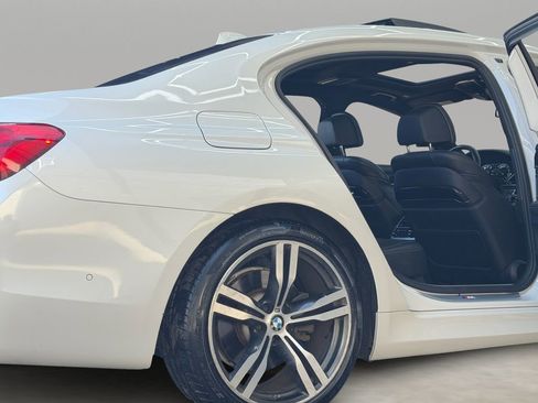 Used 2019 BMW 750i image 17