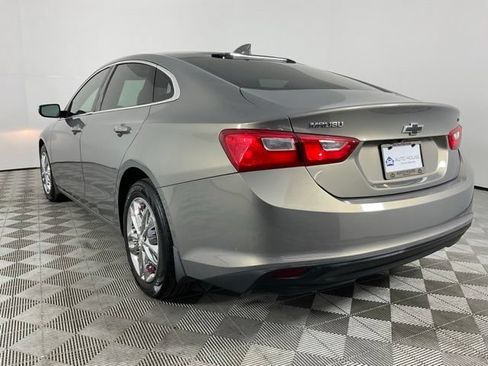Used 2018 Chevrolet Malibu LT w/ LPO, Convenience Package 2 FWD image 4
