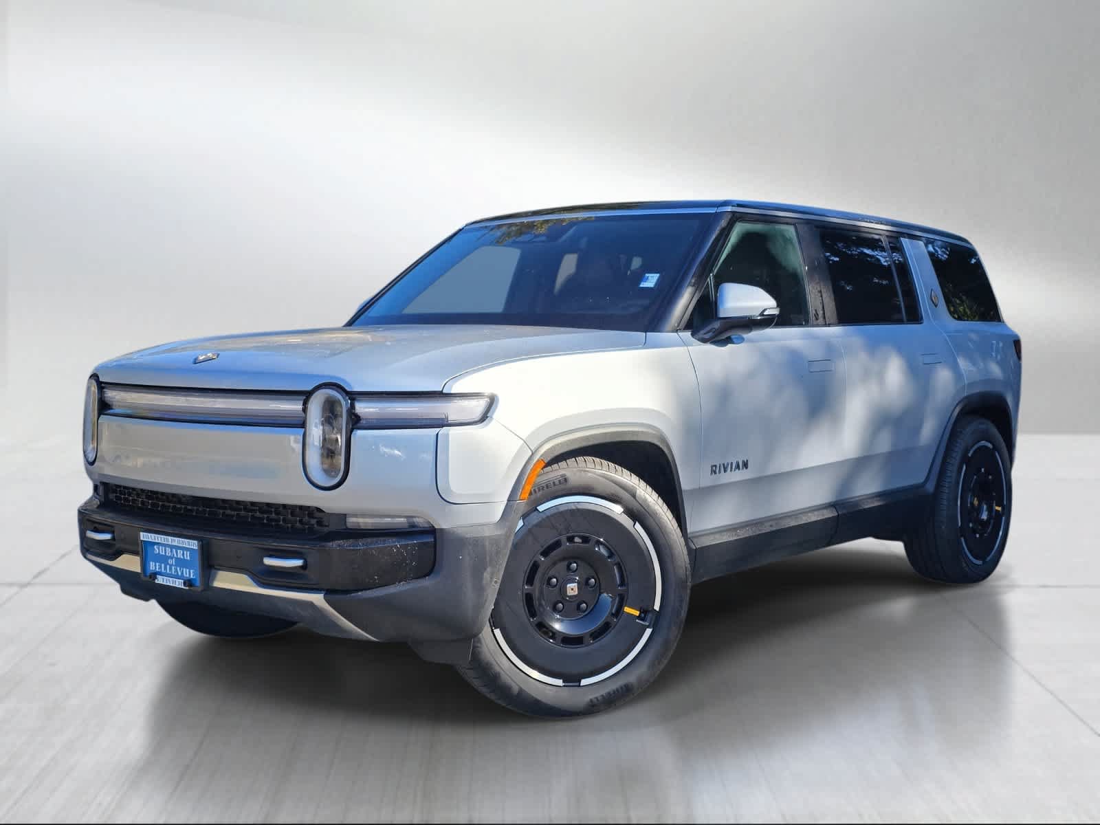 Used 2025 Rivian R1S Adventure Dual AWD/4WD image 1