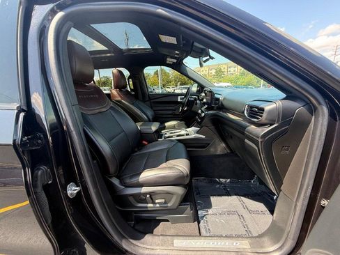 Used 2022 Ford Explorer Platinum w/ Equipment Group 601A AWD/4WD image 13
