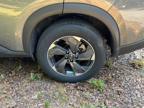 Used 2025 Nissan Rogue SV FWD image 31