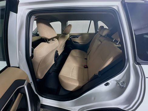 Used 2020 Toyota RAV4 LE FWD image 25