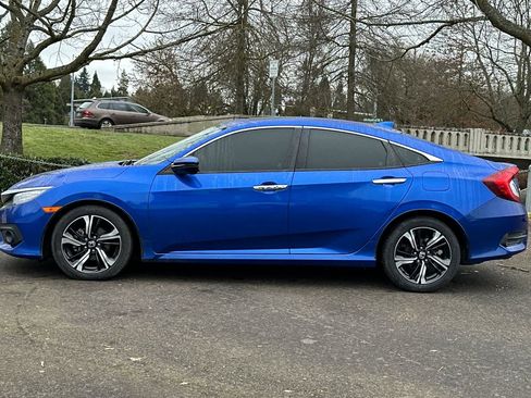 Used 2018 Honda Civic Touring image 5
