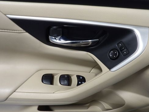 Used 2017 Nissan Altima 2.5 SL w/ Moonroof Package image 9