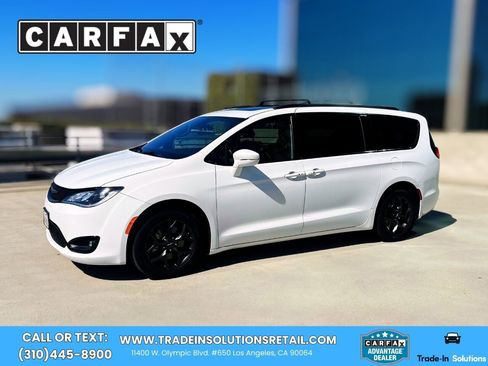 Used 2018 Chrysler Pacifica Limited w/ S Appearance Package FWD image 1