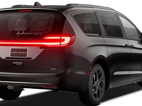 New 2027 Chrysler Pacifica Limited AWD/4WD image 2