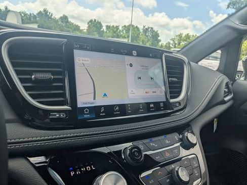 New 2027 Chrysler Pacifica Limited FWD image 24