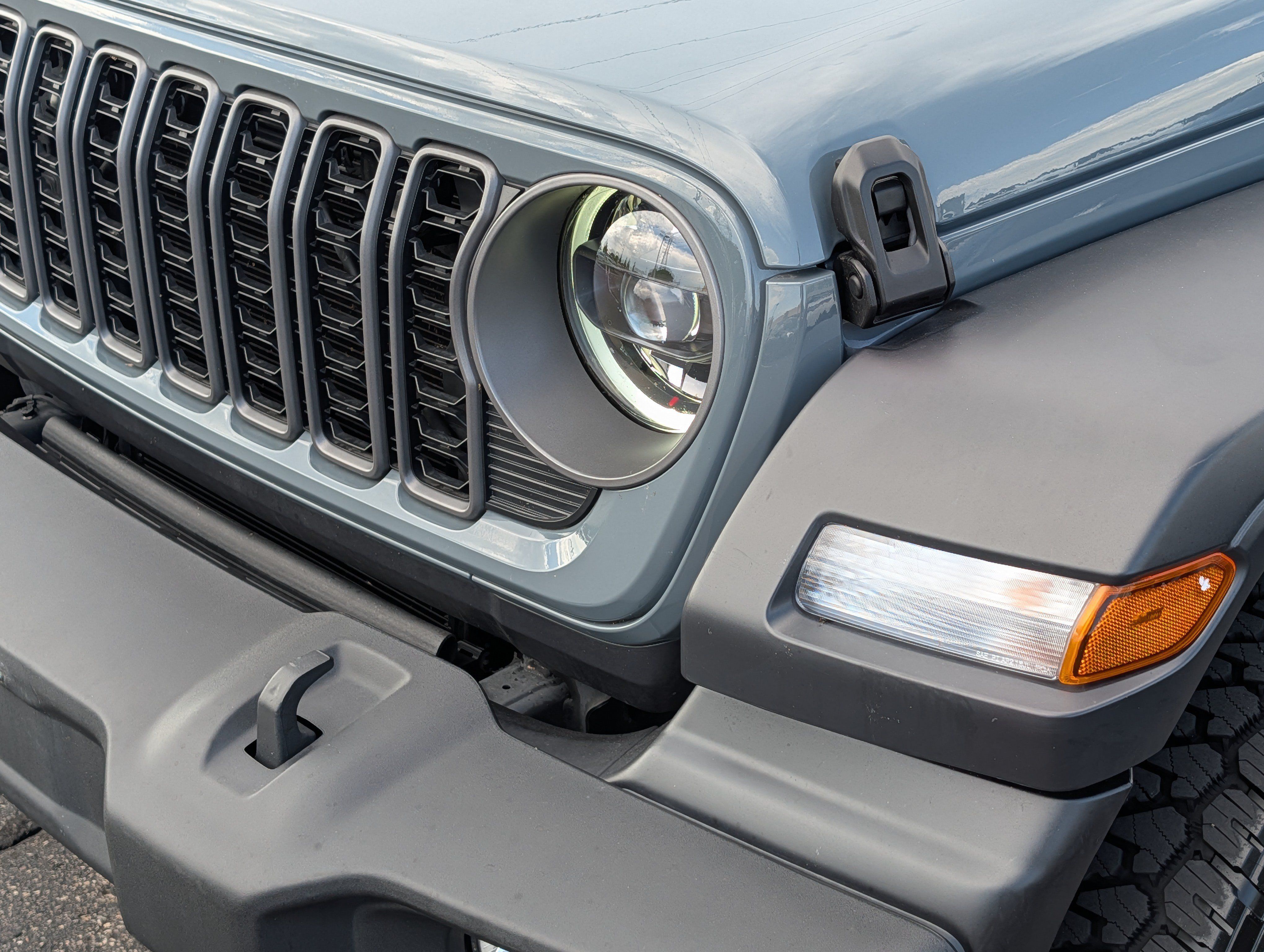 Used 2025 Jeep Wrangler Unlimited Sport AWD/4WD image 16