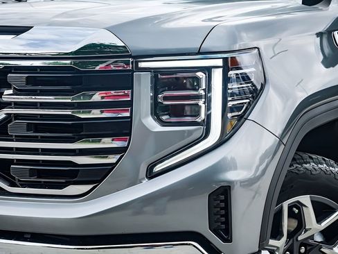 New 2026 GMC Sierra 1500 SLT image 3
