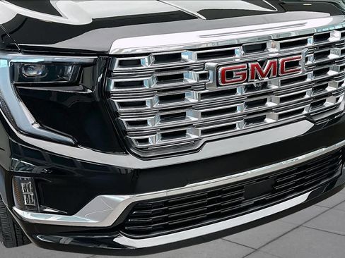 Used 2025 GMC Acadia Denali FWD image 31