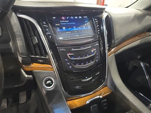 Used 2016 Cadillac Escalade ESV Premium image 22