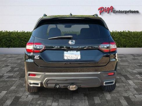 Used 2025 Honda Pilot Sport image 9